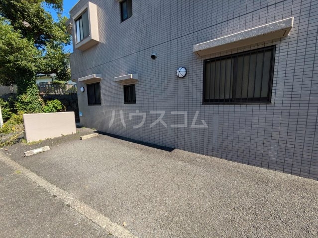 27/30 駐車場
