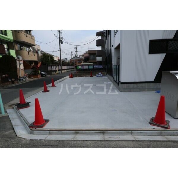 13/22 駐車場