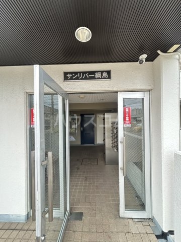 27/30 エントランス