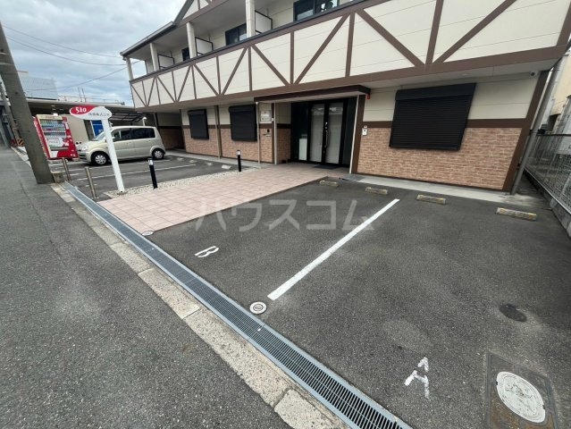 28/30 駐車場