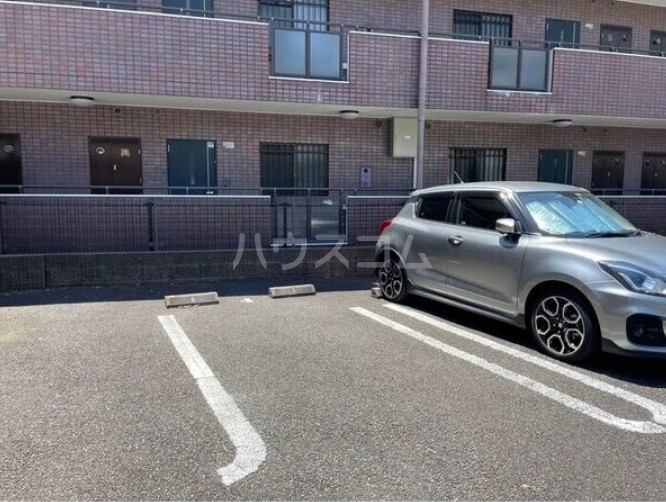 18/22 駐車場