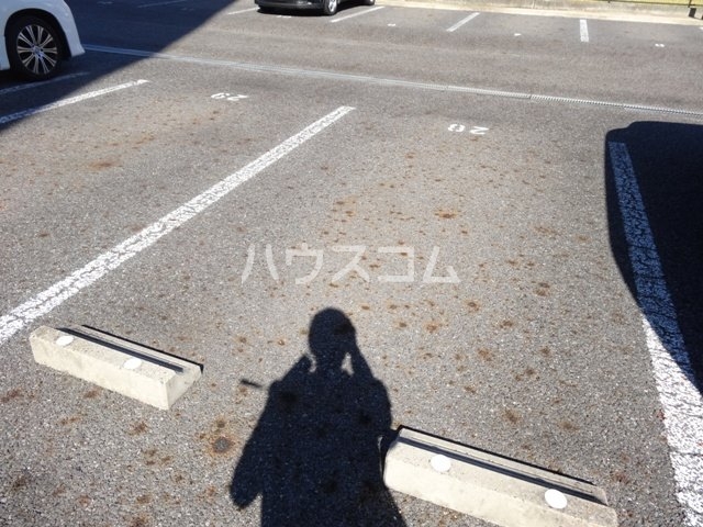 23/30 駐車場