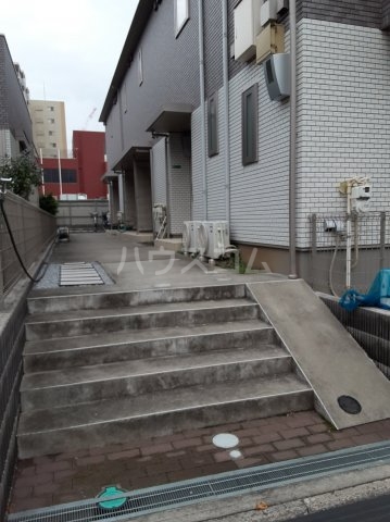 21/30 エントランス