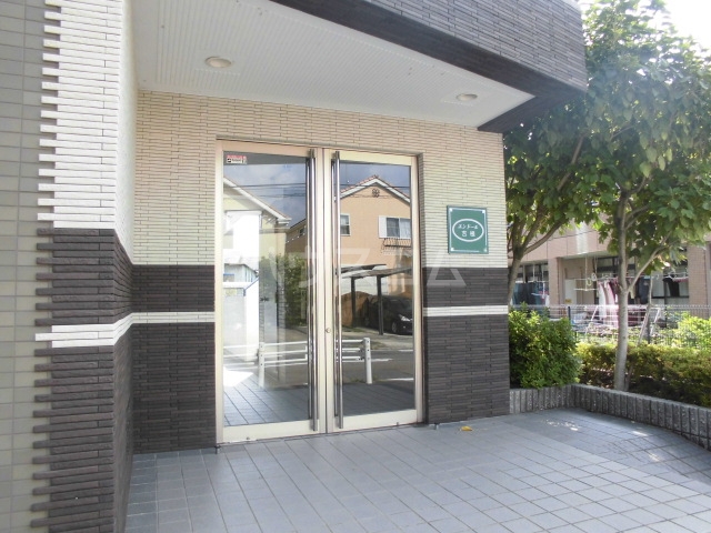 16/17 エントランス