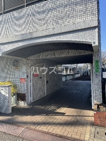 21/30 エントランス