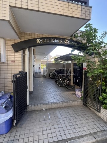 23/28 エントランス