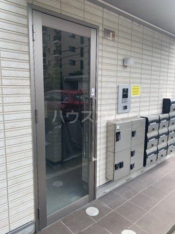 24/25 エントランス
