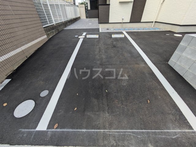 23/30 駐車場