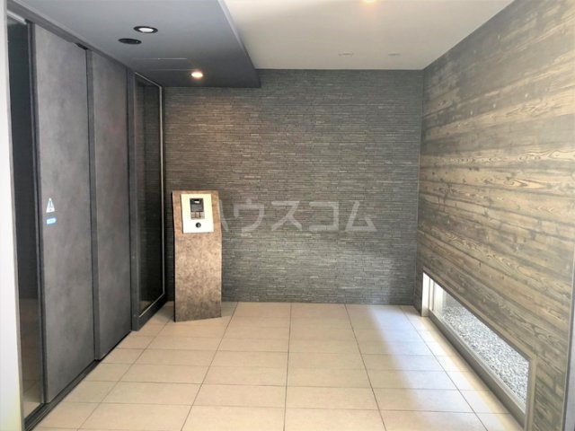 16/21 エントランス