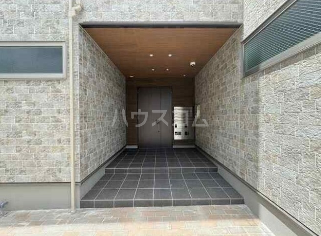 2/4 エントランス