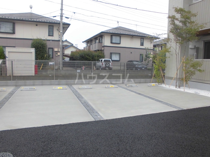 27/30 駐車場