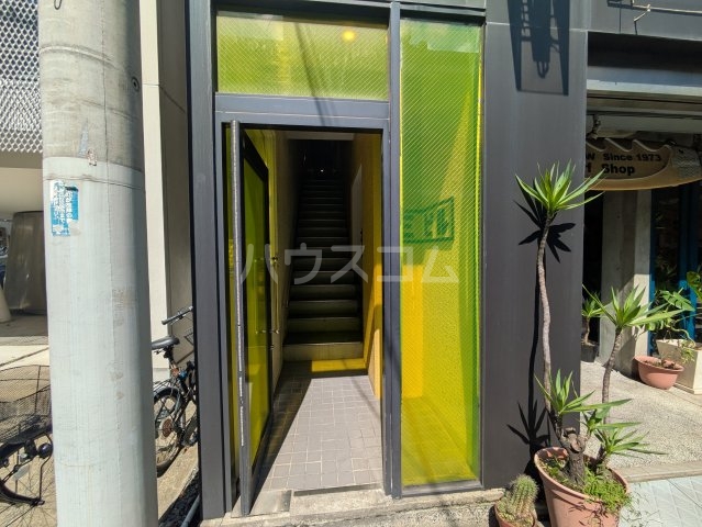 22/26 エントランス