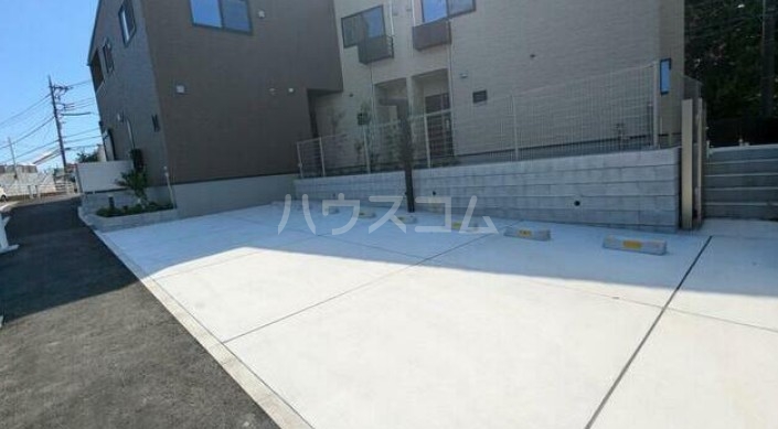 2/3 駐車場