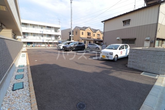 16/17 駐車場