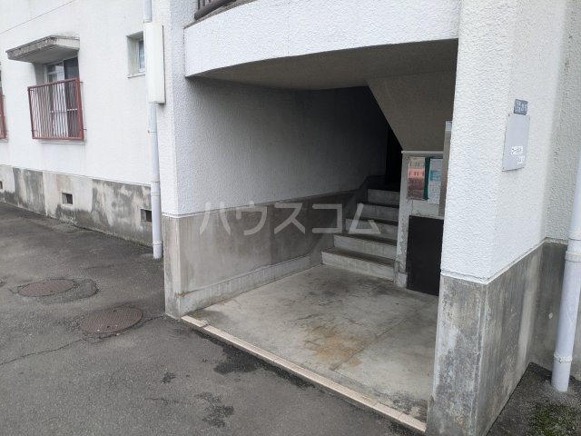 24/27 エントランス