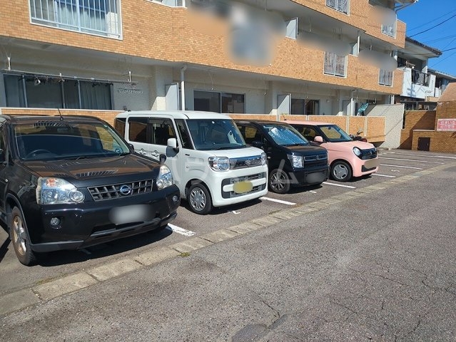 19/28 駐車場