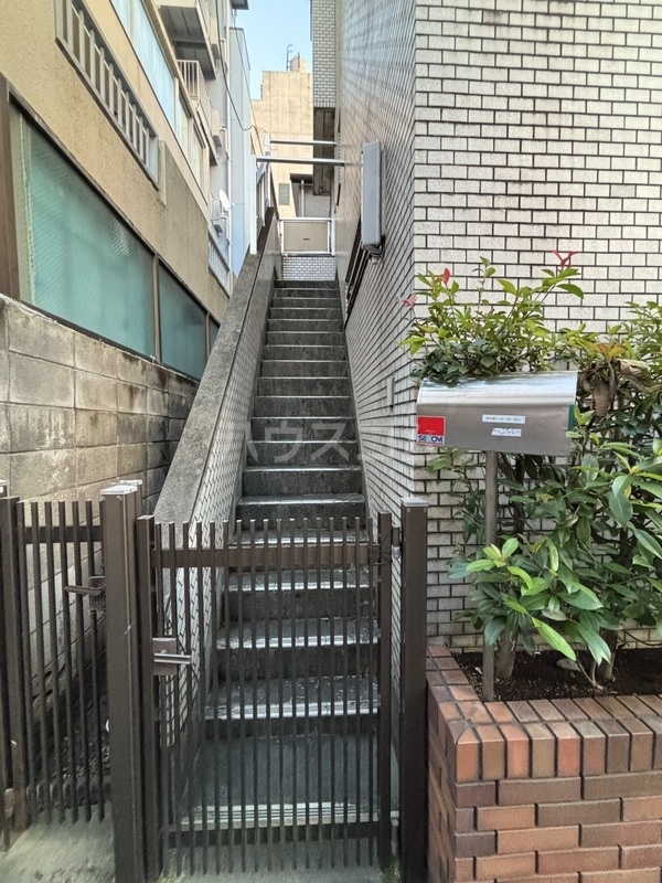 17/26 エントランス