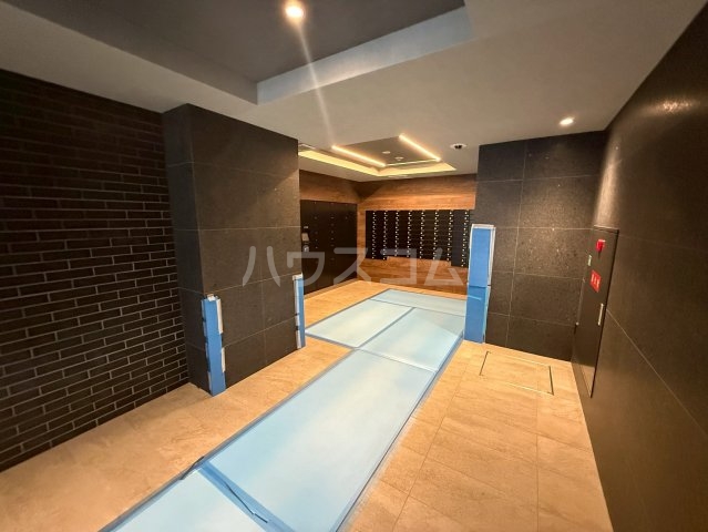 21/30 エントランス