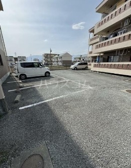 2/3 駐車場