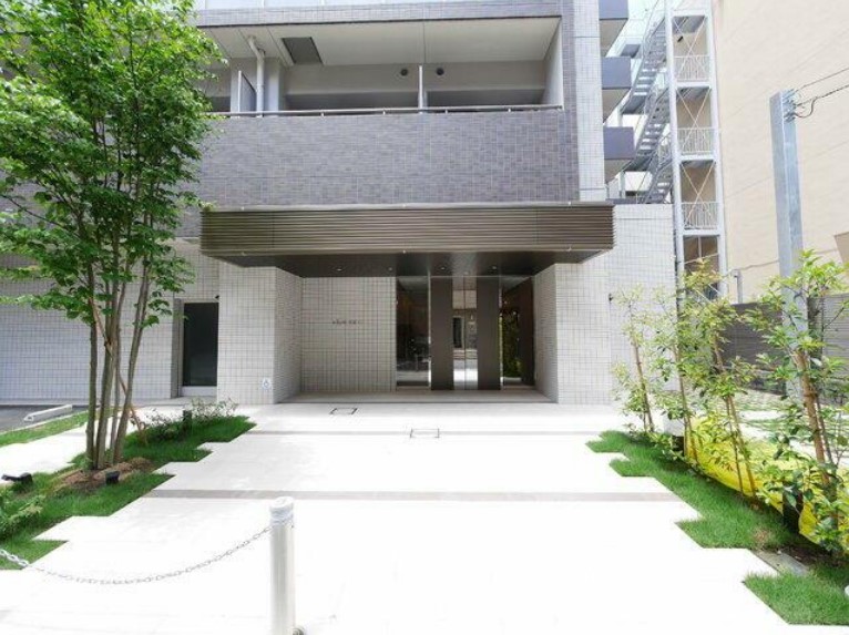 26/30 エントランス