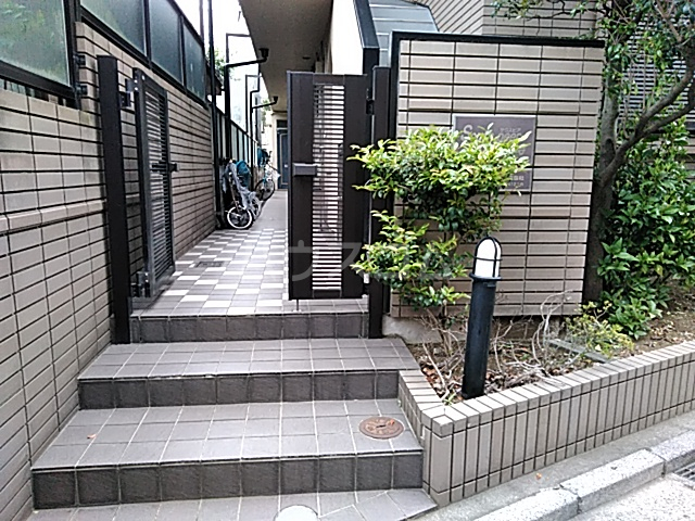 28/30 エントランス