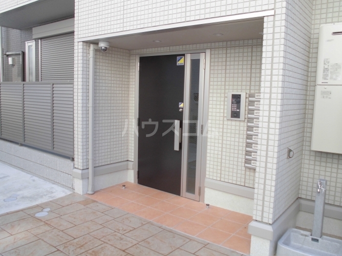 16/27 エントランス