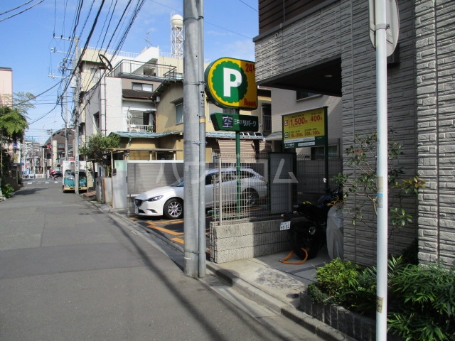 22/28 駐車場