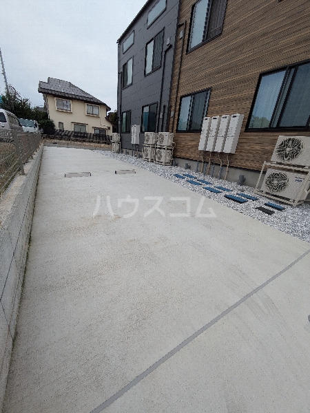 23/26 駐車場