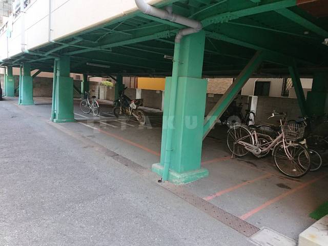 21/30 エントランス