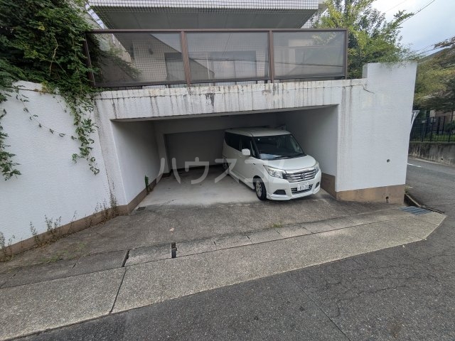 2/4 駐車場