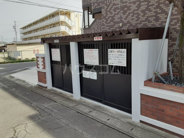25/30 エントランス