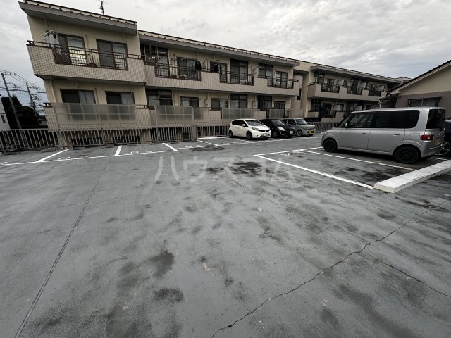 23/30 駐車場