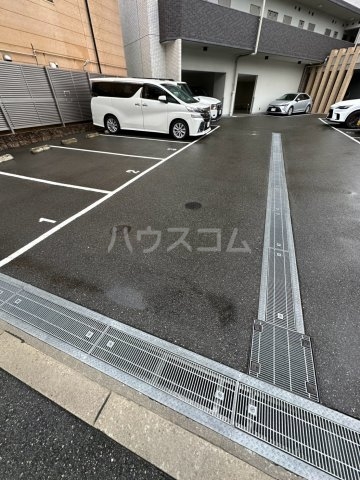 23/30 駐車場