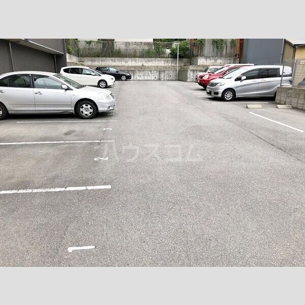 17/25 駐車場