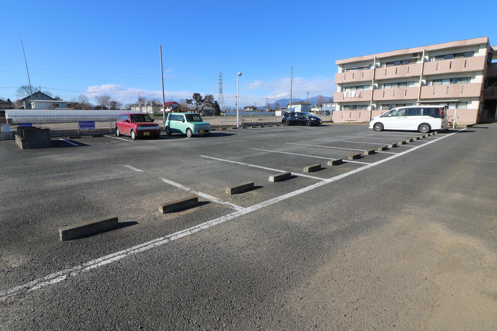 27/30 駐車場