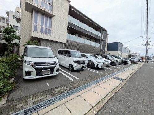 23/30 駐車場