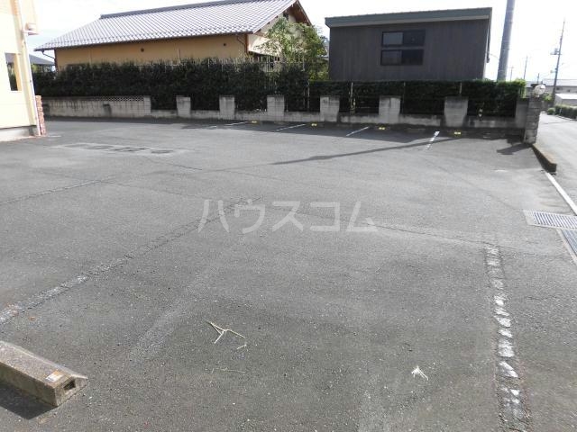 26/30 駐車場