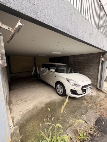 20/29 駐車場