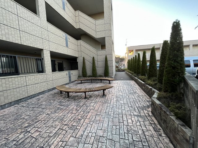 28/30 エントランス