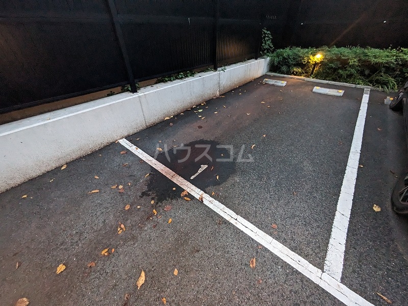 23/30 駐車場