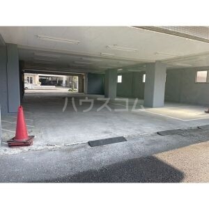 15/17 駐車場
