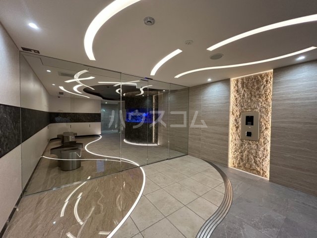 26/30 エントランス