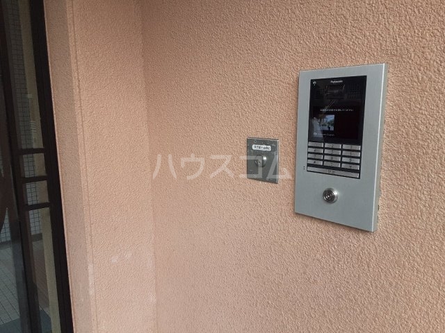 21/30 エントランス