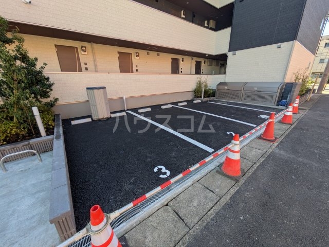 28/30 駐車場