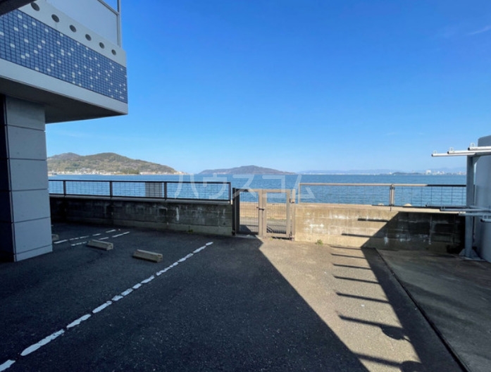 16/18 駐車場