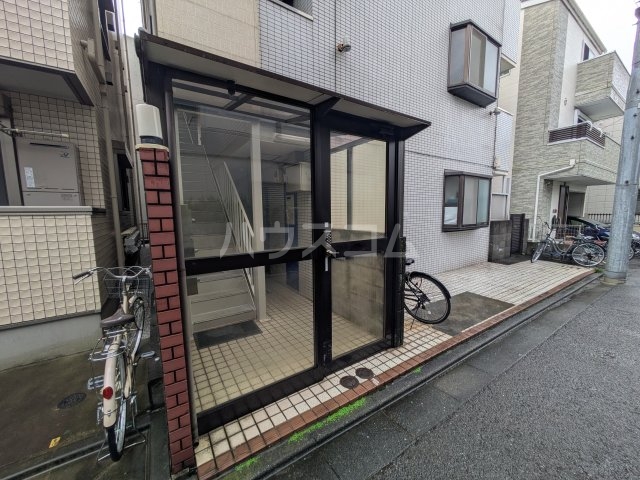 24/30 エントランス