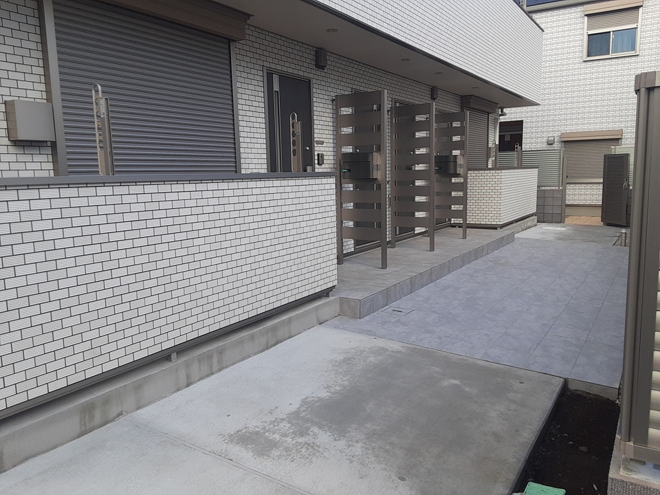 28/30 エントランス