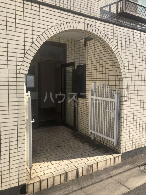 25/27 エントランス