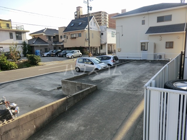 16/18 駐車場
