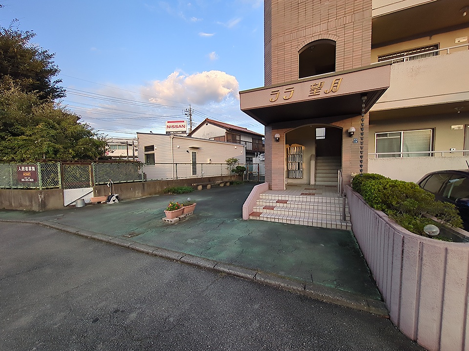 24/30 エントランス